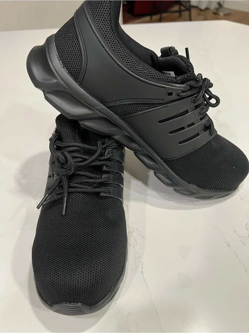 Men's Black Lightweight Athletic Sneakers - Cushioned Lace-Up Comfort